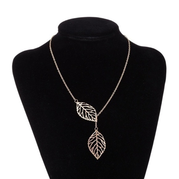 ⭐️HP⭐️Double Leaf Delicate Necklace Gold - Picture 3 of 5